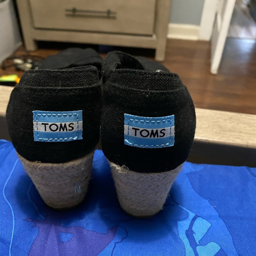 Toms low wedge sandals